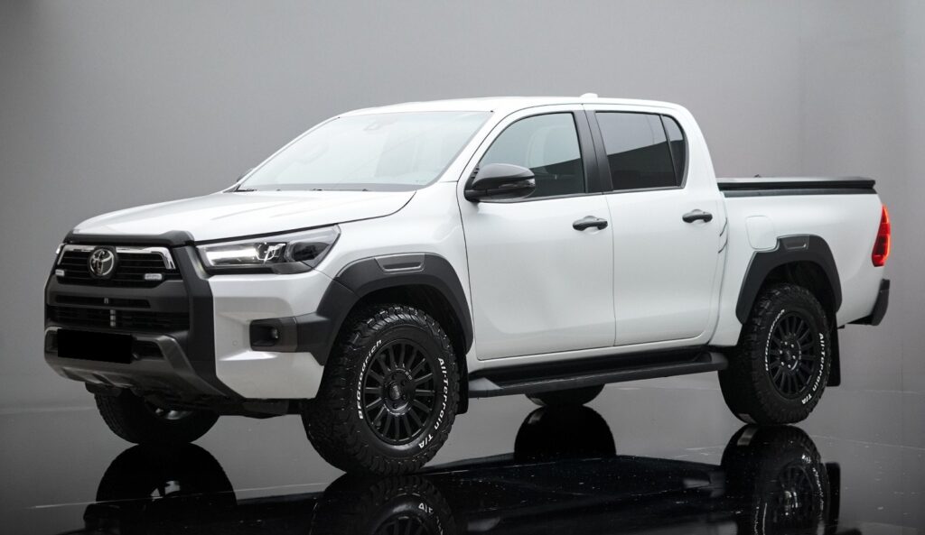 Toyota HiLux 2.8D 204 ch SR+ Invincible X Automatique