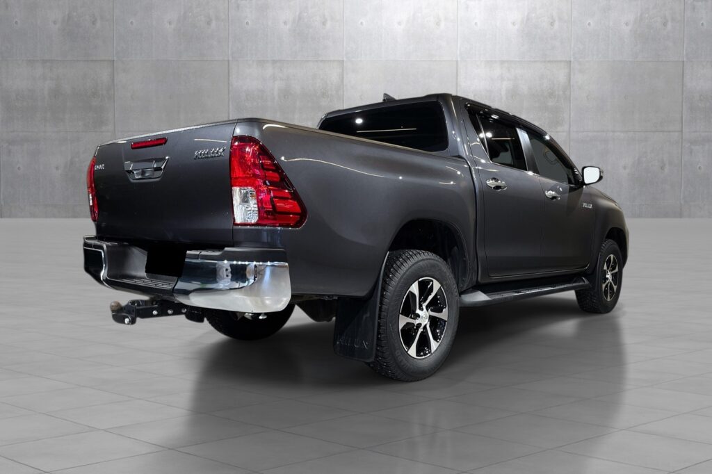 Toyota Hilux 2.4 D-4D Double Cab 4WD SR