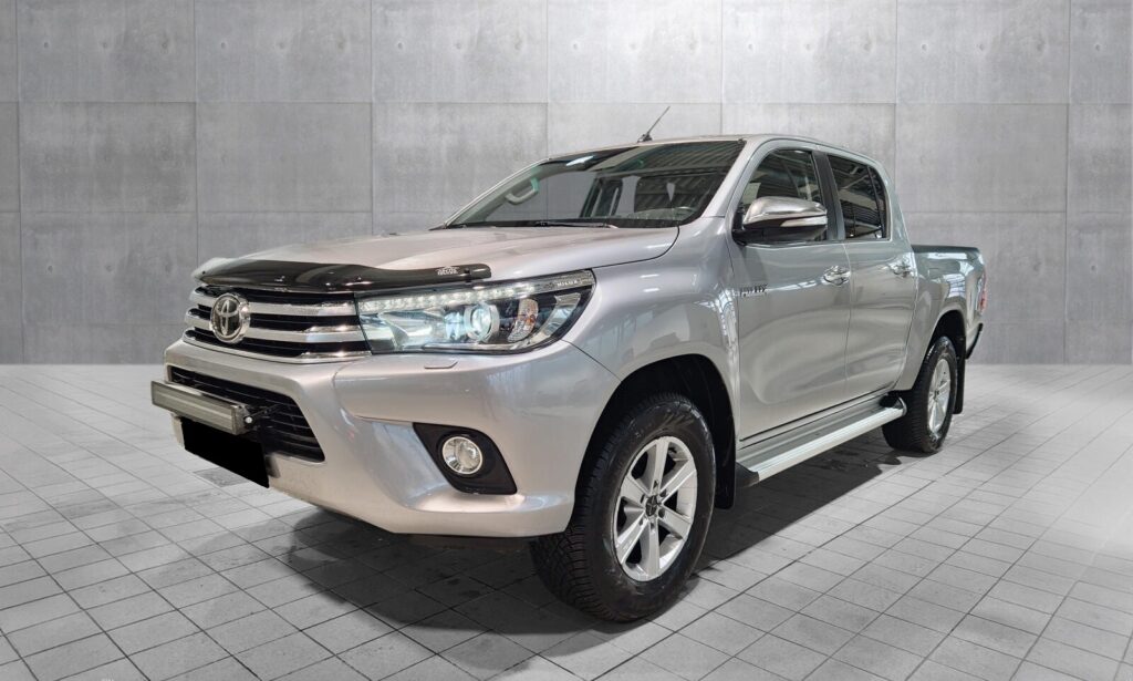 Toyota Hilux D-4D 150 D-Cab 4WD SR+